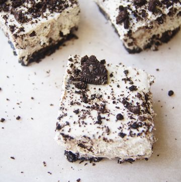 Oreo-Cheesecake-slices-on -parchment-paper-2