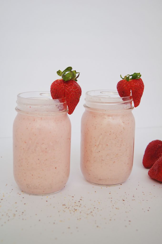 Strawberry-Banana-and-Green-Tea-Smoothie-in-2-glasses
