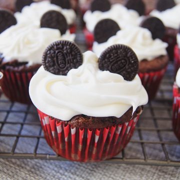 Mickey-Mouse-chocolate-cupcakes-zoom-in